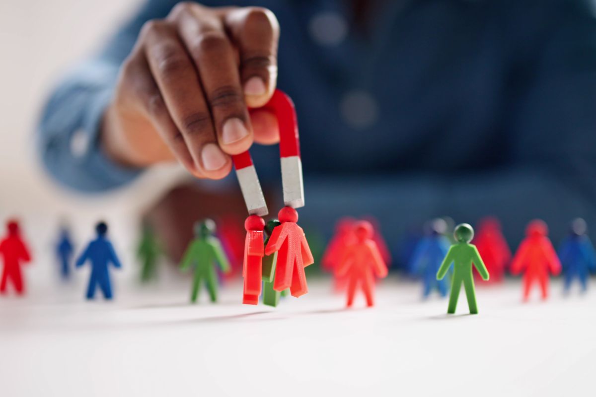 A man holding a magnet as a strategy for generating inbound leads