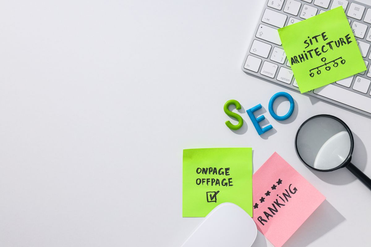 What Is SEO Outsourcing A group of sticky notes with the different aspects of SEO outsourcing written on them.